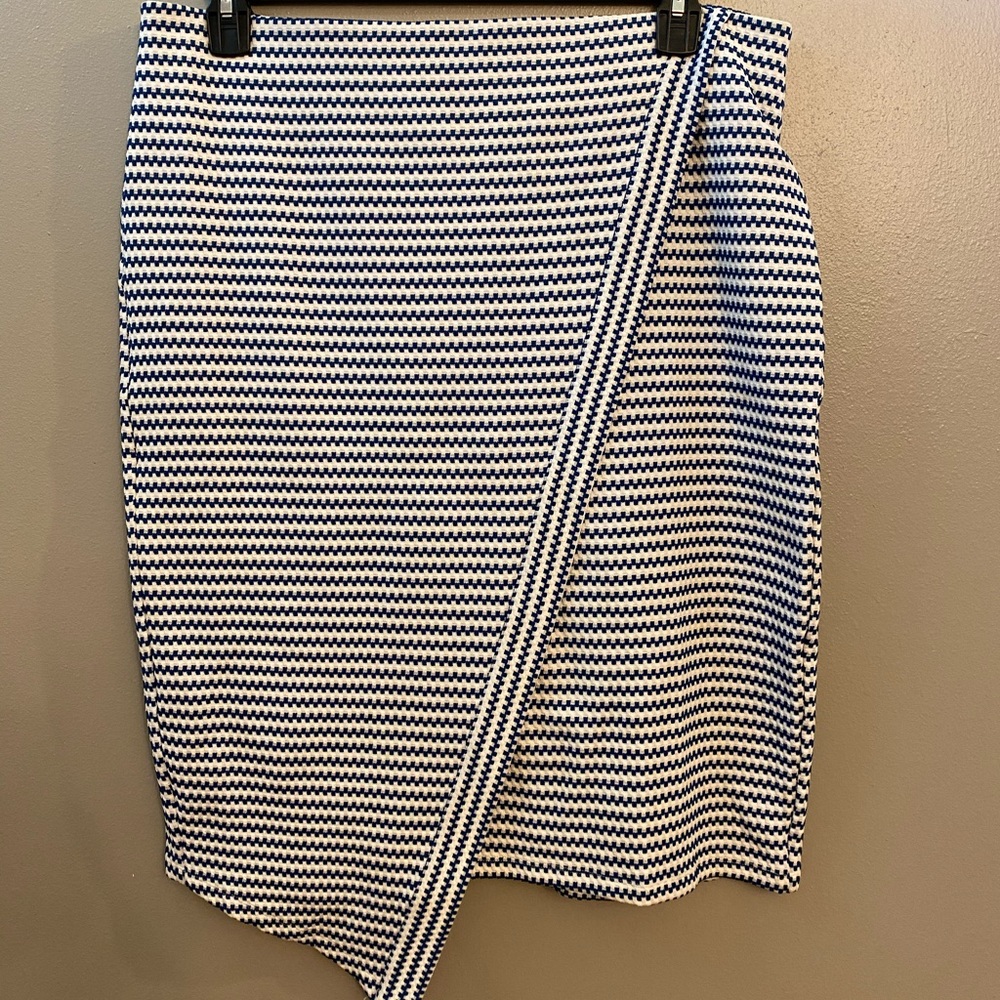 Asymmetrical skirt